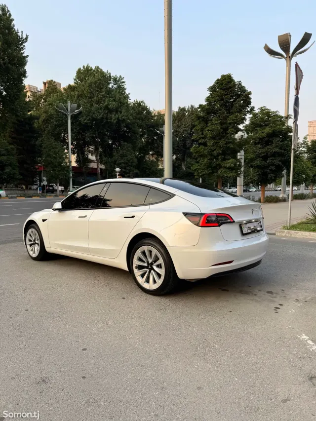 Tesla Model 3 2022 · AT