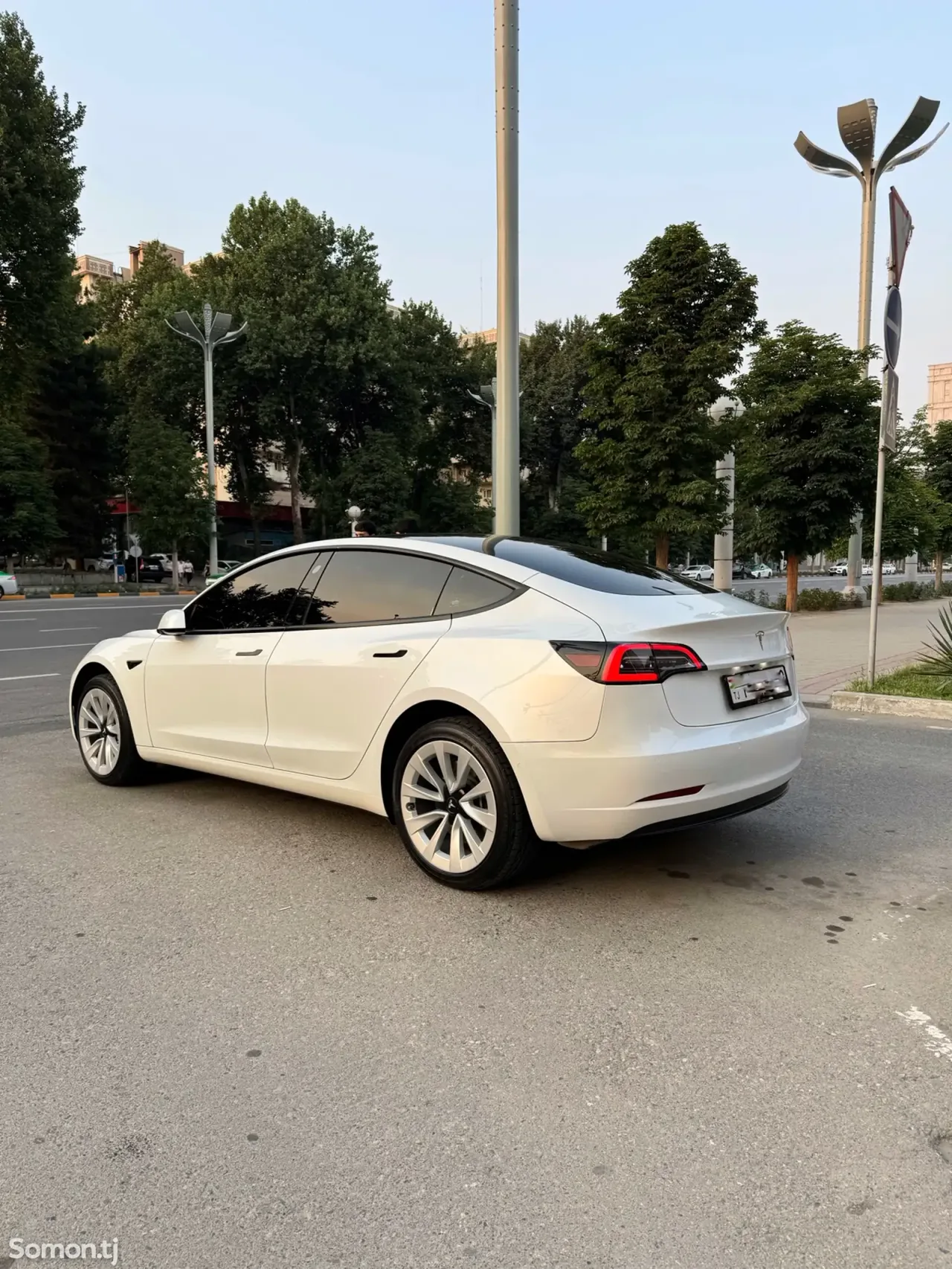 Tesla Model 3 2022 · AT