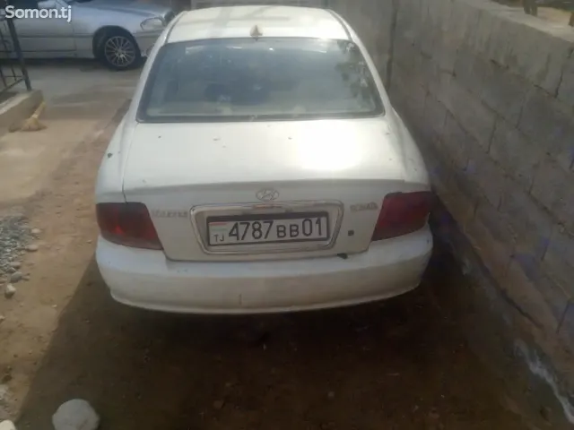 Hyundai Sonata 2004 · 2.2 MT