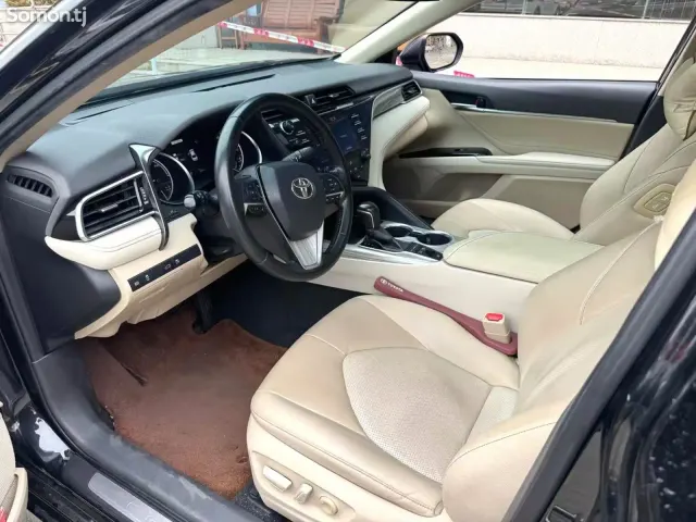Toyota Camry 2018 · 2.5 AT
