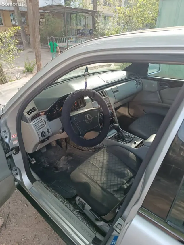 Mercedes-Benz E class 1996 · 2.2 MT