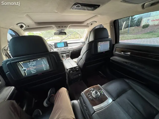 BMW 7 series 2012 · 3.0 AT