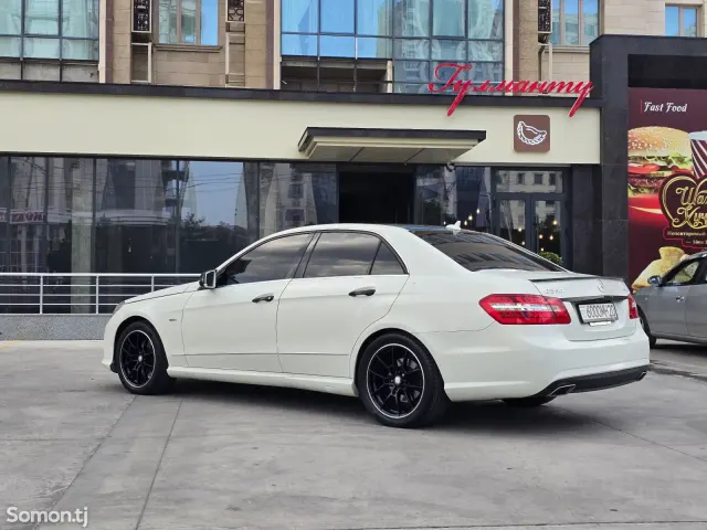 Mercedes-Benz E class 2012 · 3.5 AT