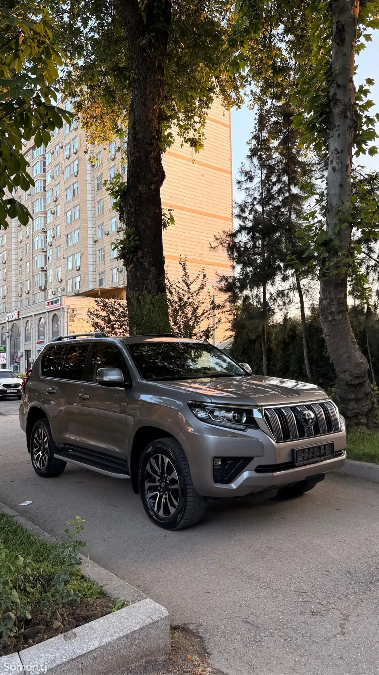 Toyota Land Cruiser Prado 2022 · 2.8 AT
