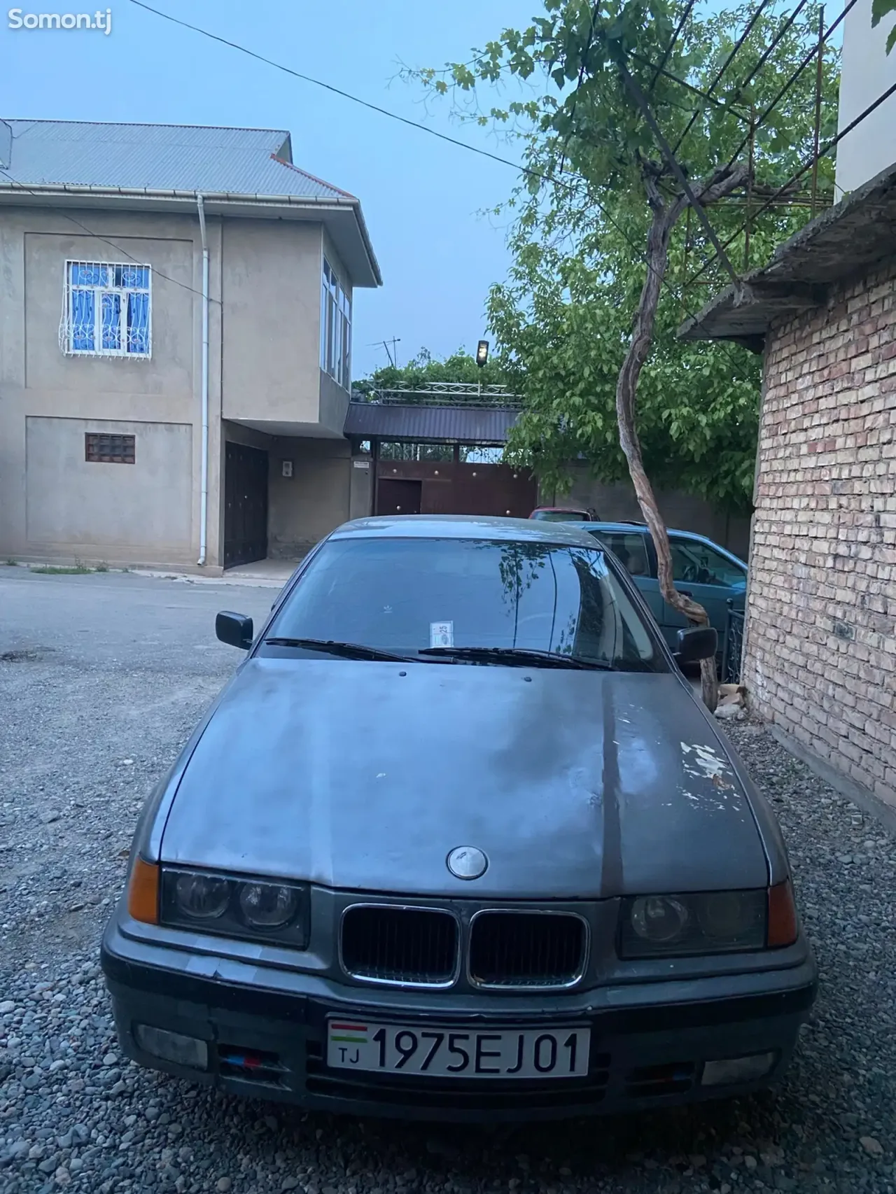 BMW 3 series 1992 · 1.6 MT