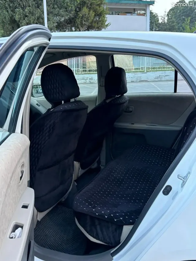 Toyota Vitz 2009 · 1.3 AT
