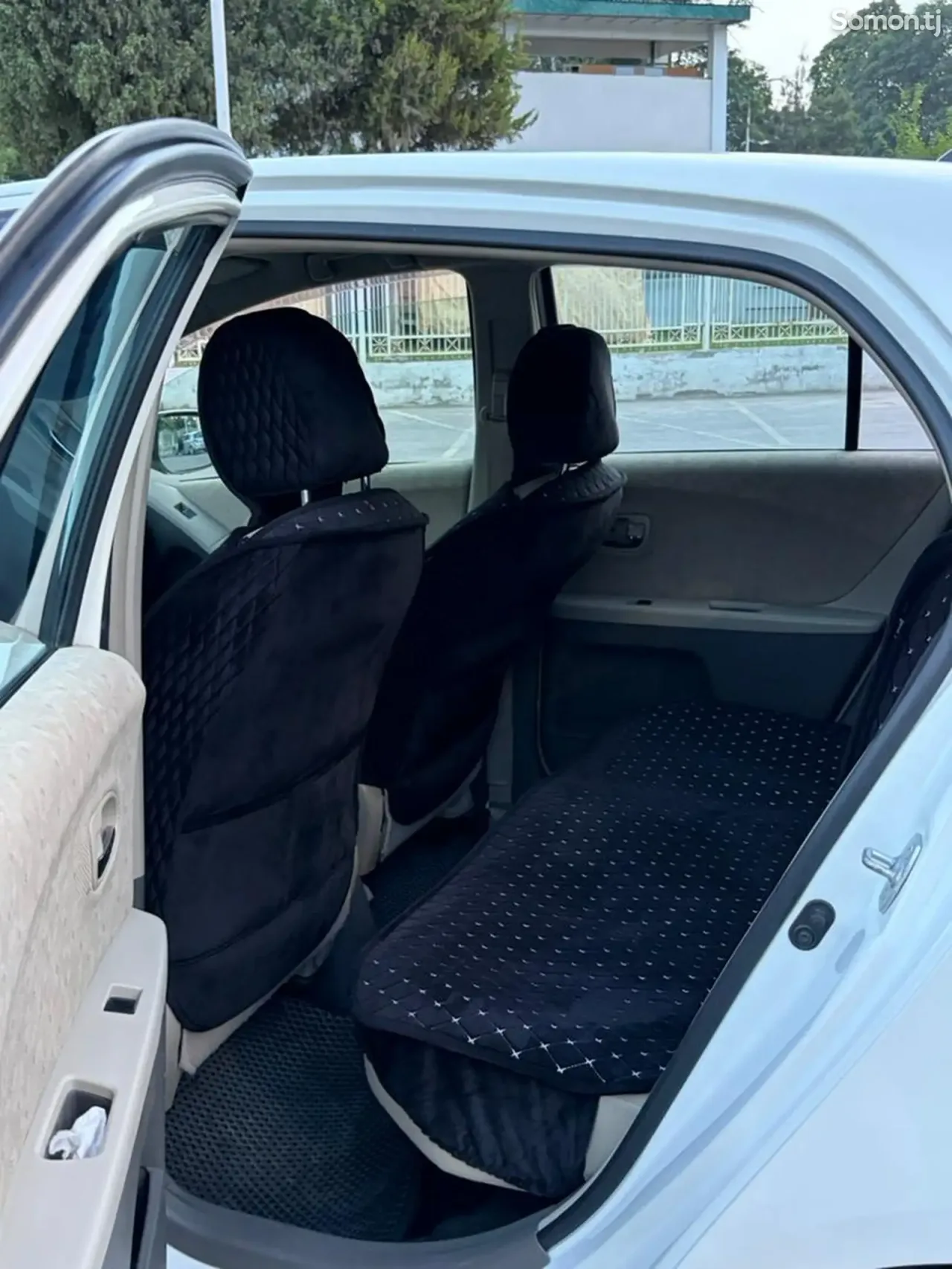 Toyota Vitz 2009 · 1.3 AT