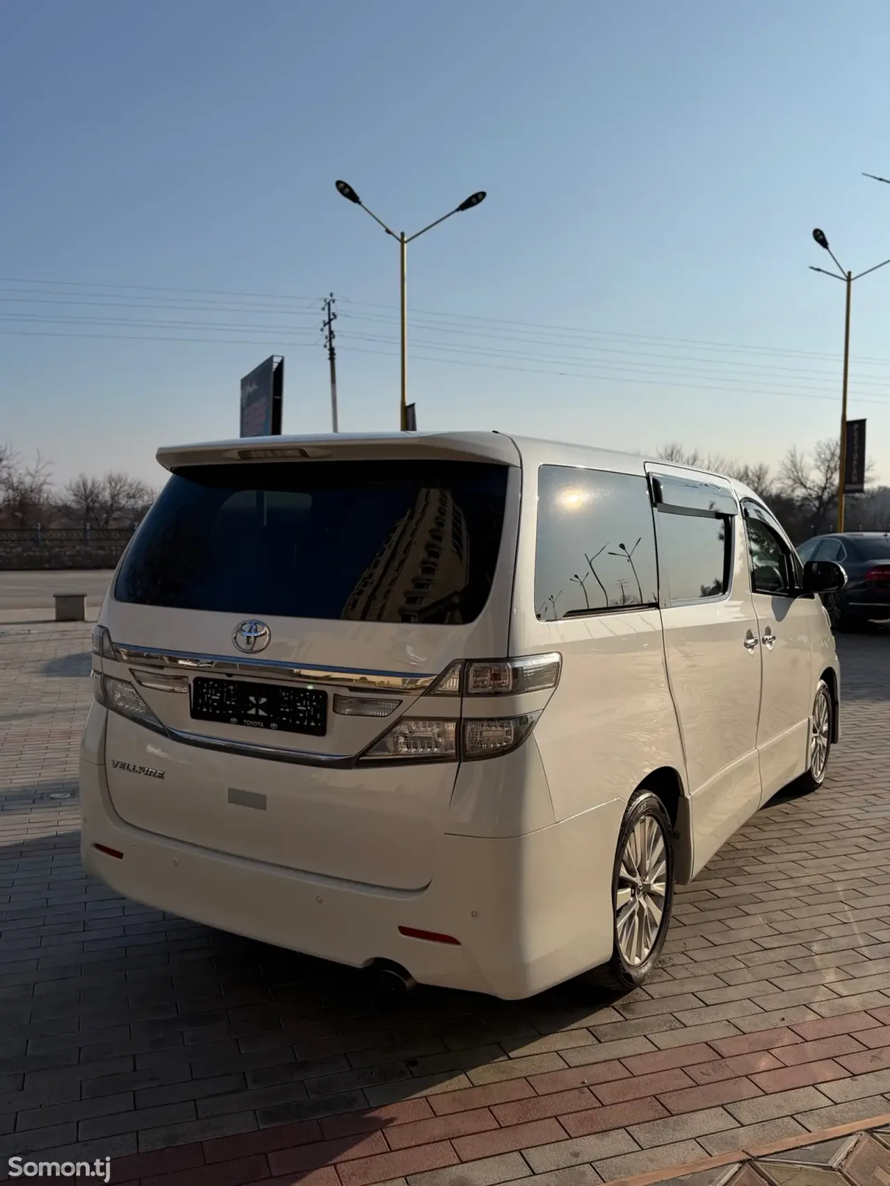 Toyota Vellfire 2014 · 2.4 AT