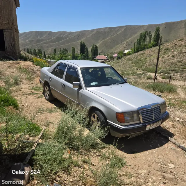 Mercedes-Benz W124 1990 · 1.8 MT