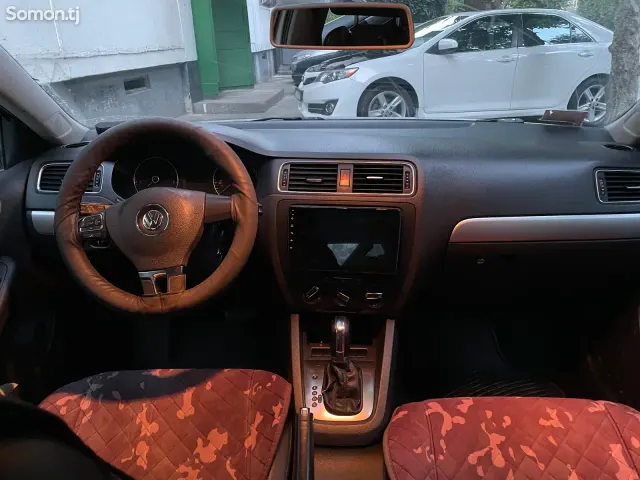 Volkswagen Jetta 2014 · 2.5 AT