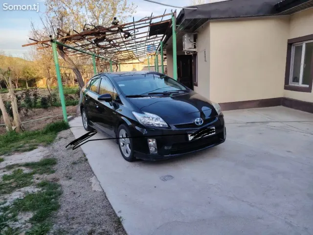 Toyota Prius 2011 · 1.6 AT