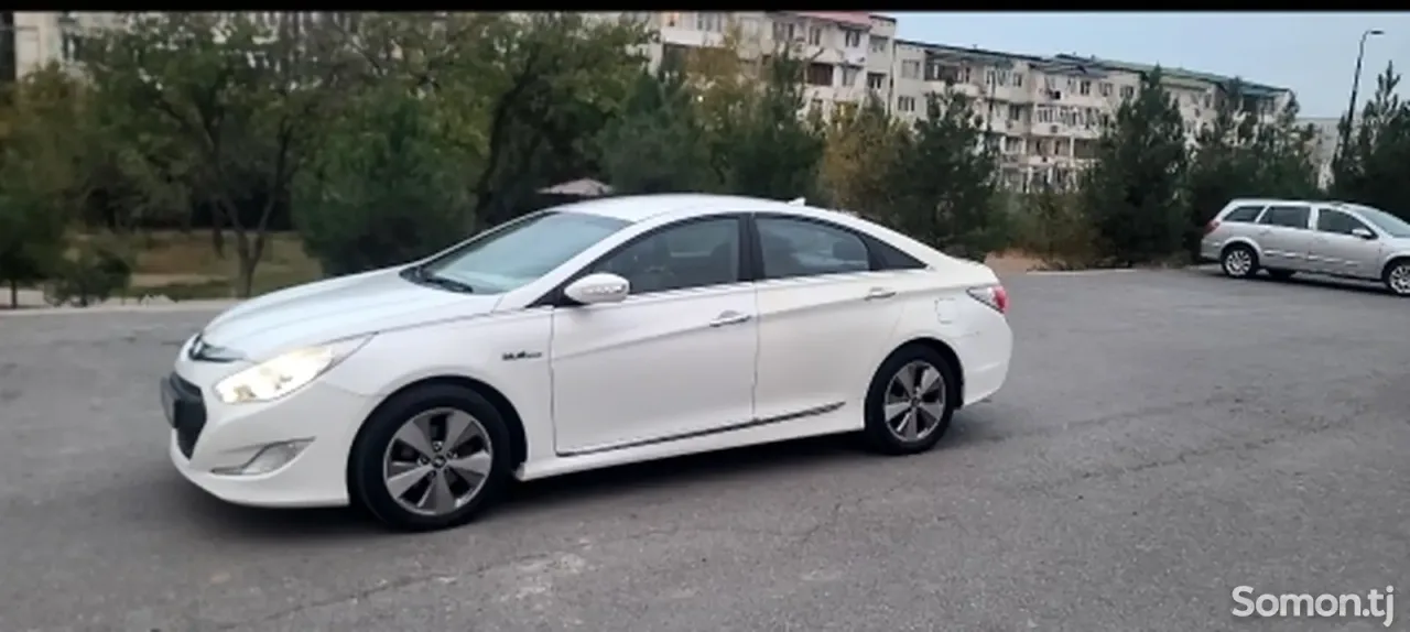 Hyundai Sonata 2012 · 2.0 AT