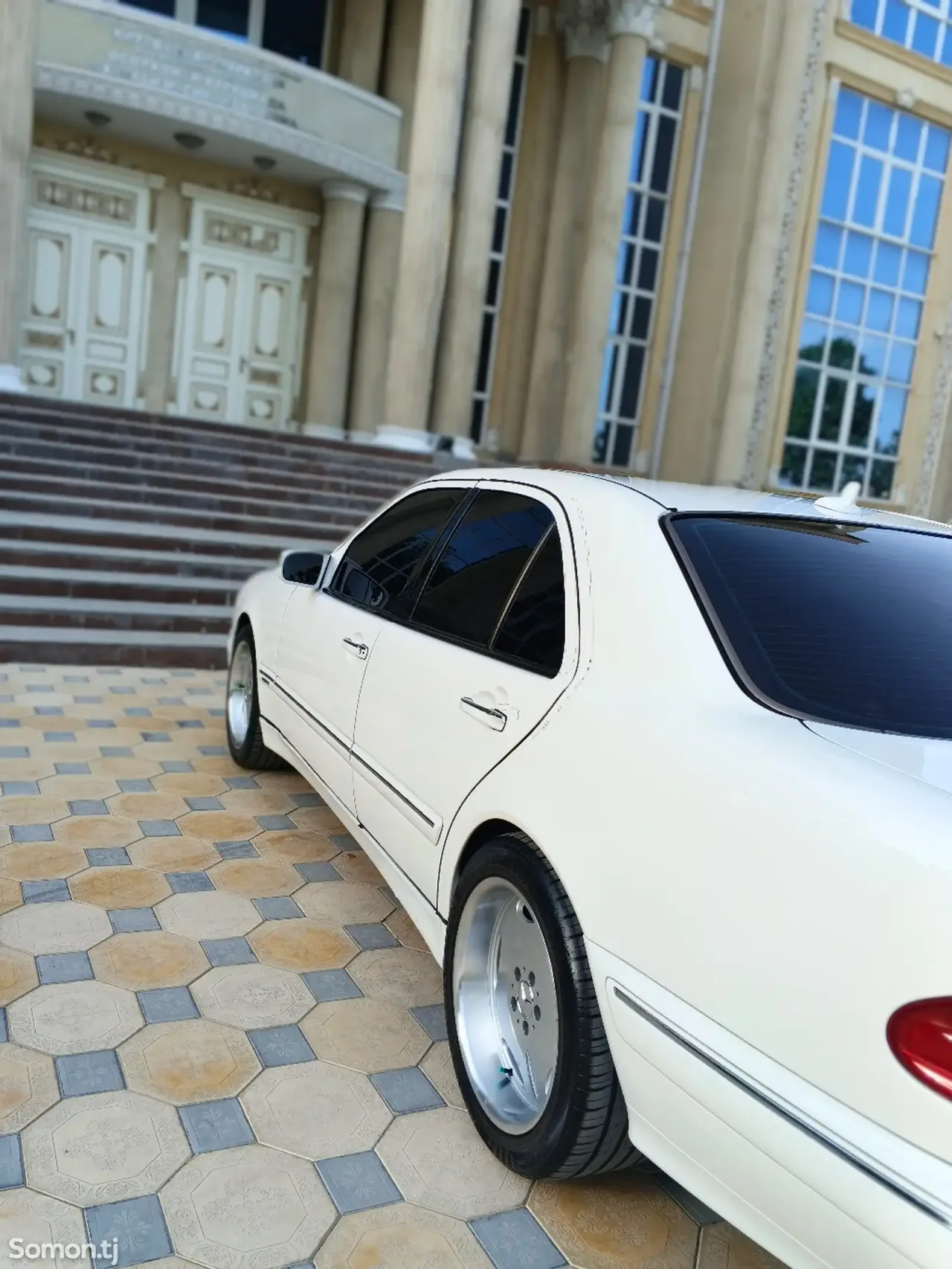 Mercedes-Benz E class 2001 · 3.2 AT