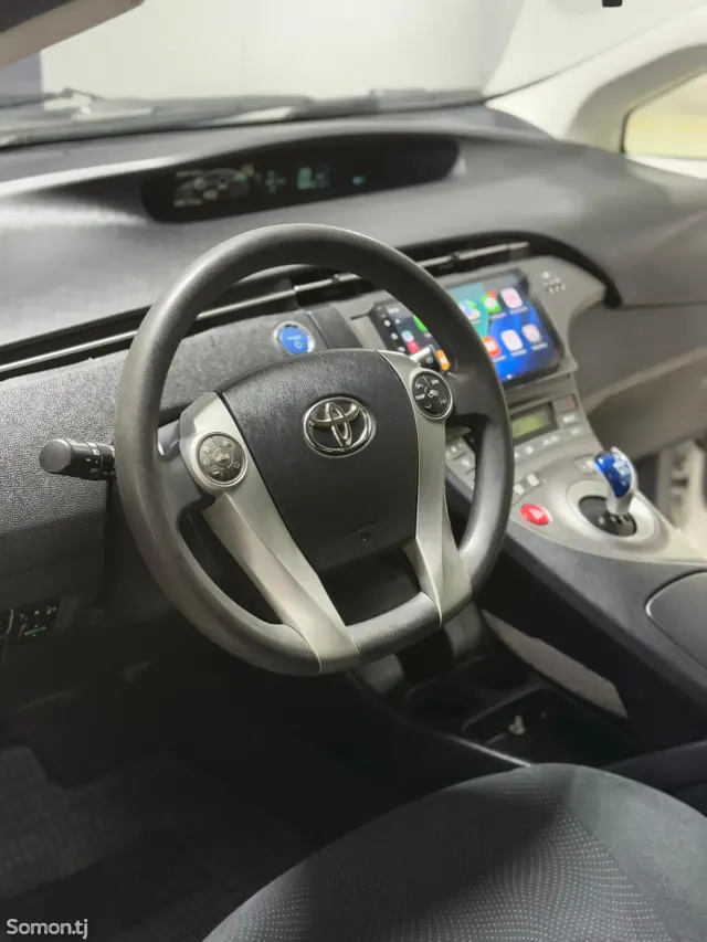 Toyota Prius 2014 · 1.8 CVT