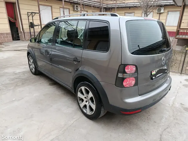 Volkswagen Touran 2008 · 1.4 AT