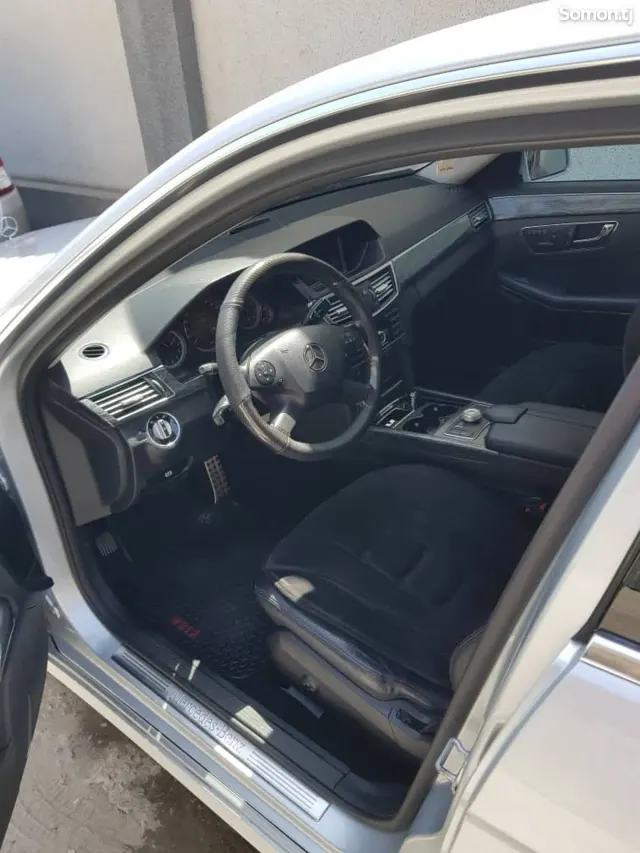 Mercedes-Benz E class 2011 · 3.0 AT