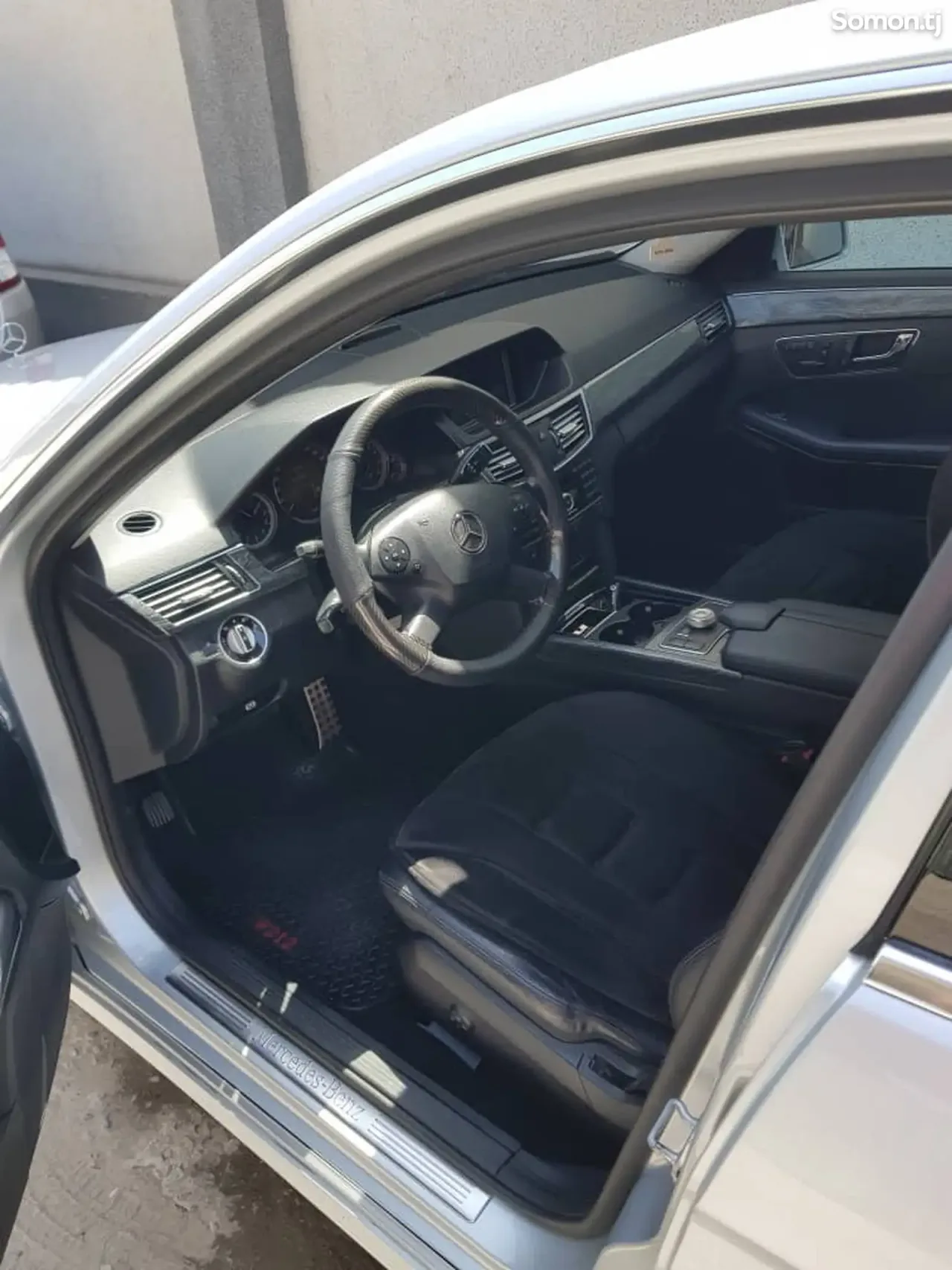 Mercedes-Benz E class 2011 · 3.0 AT