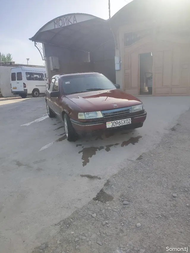 Opel Vectra A 1990 · 1.6 MT