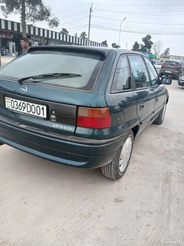 Opel Astra F 1995 · 1.6 MT