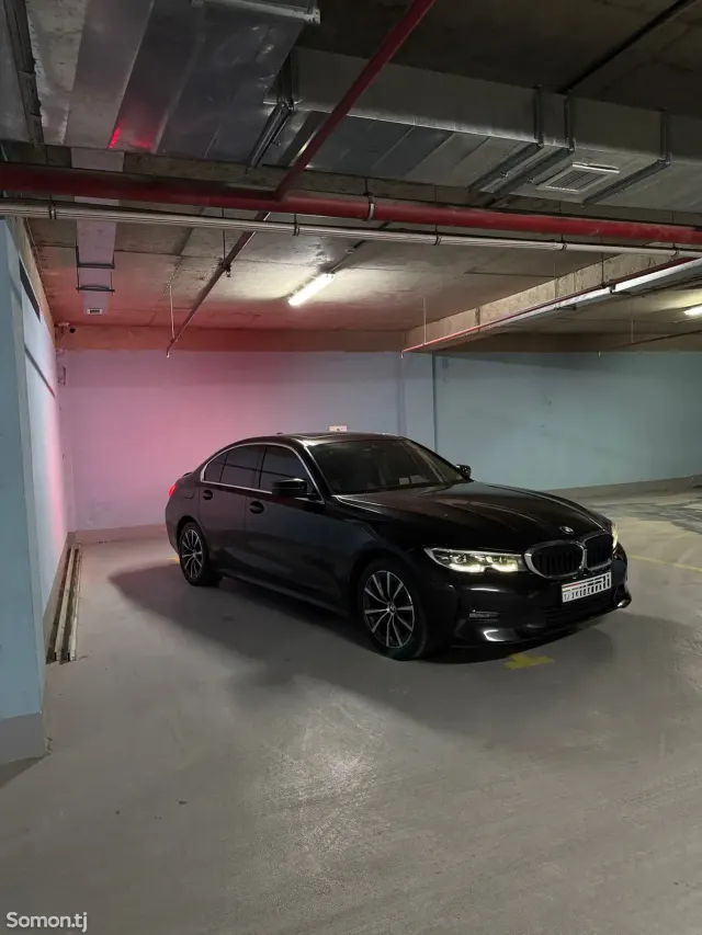 BMW 3 series 2019 · 2.0 AT