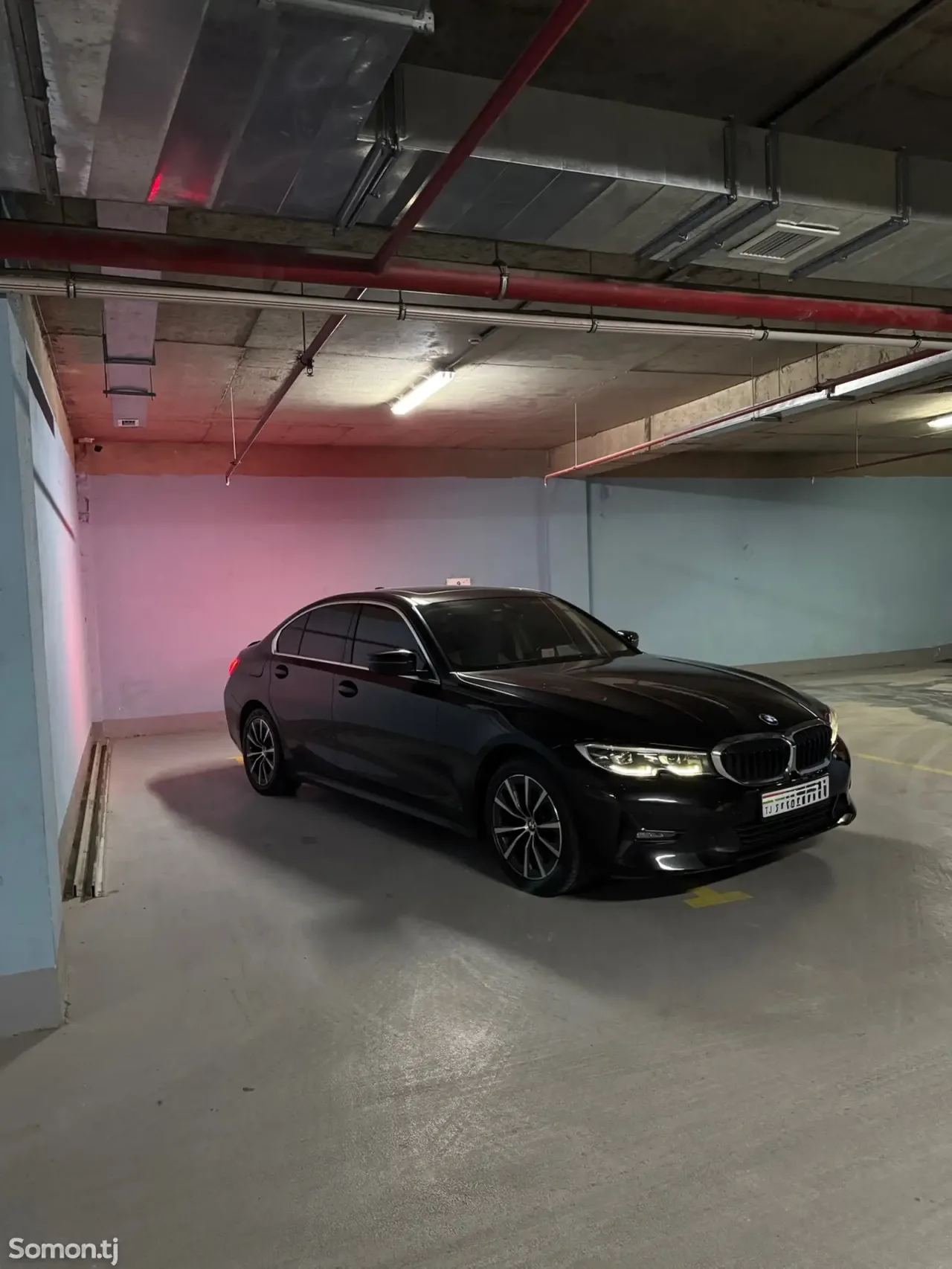 BMW 3 series 2019 · 2.0 AT