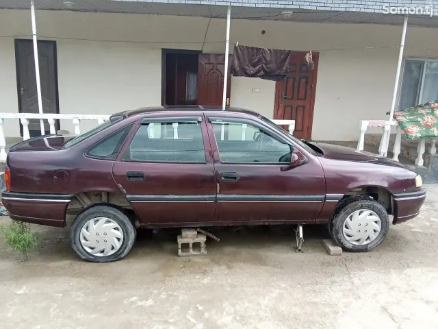 Opel Vectra A 1995 · 1.6 MT