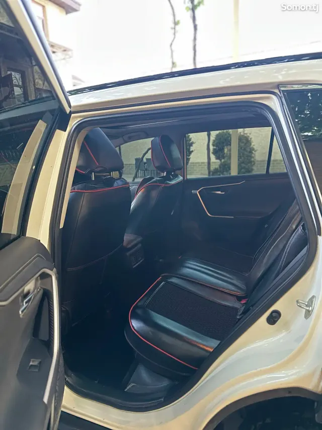 Toyota RAV 4 2019 · 2.5 AT