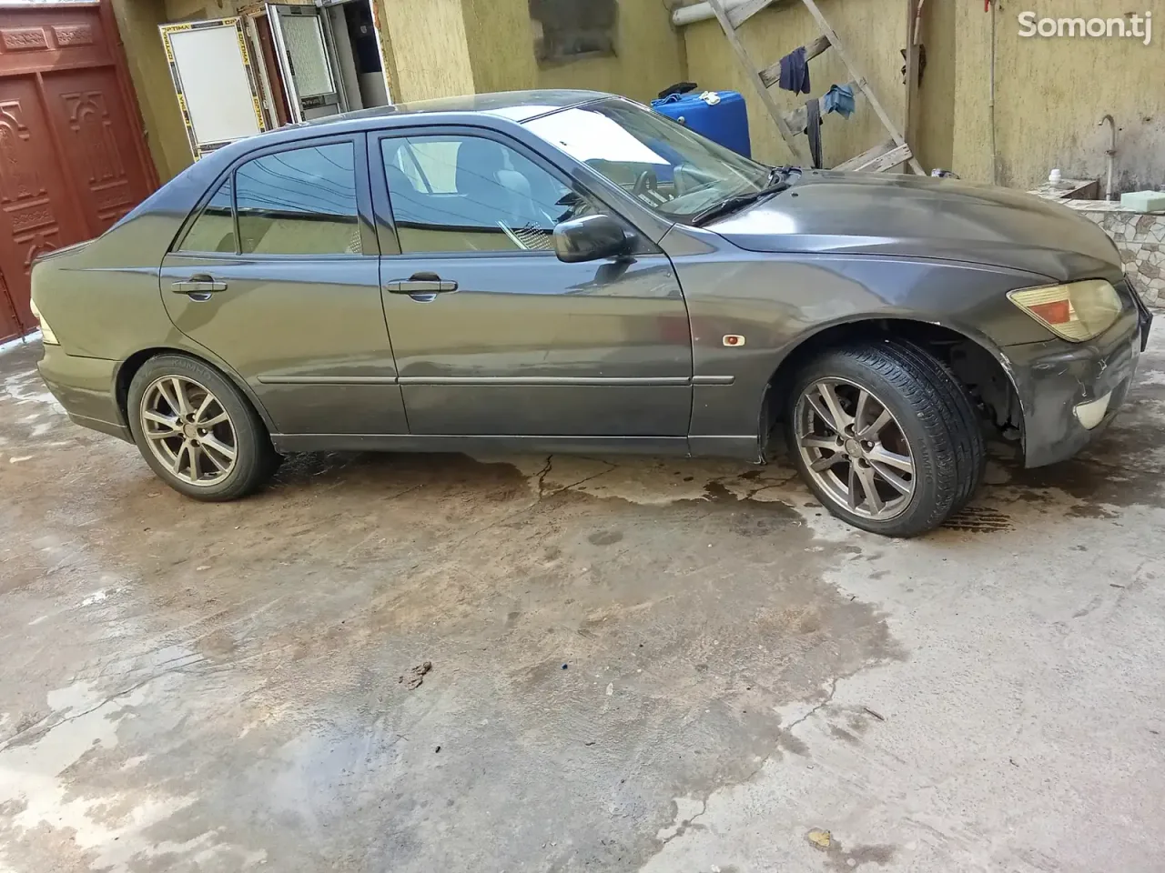 Lexus IS series 2001 · 2.0 MT