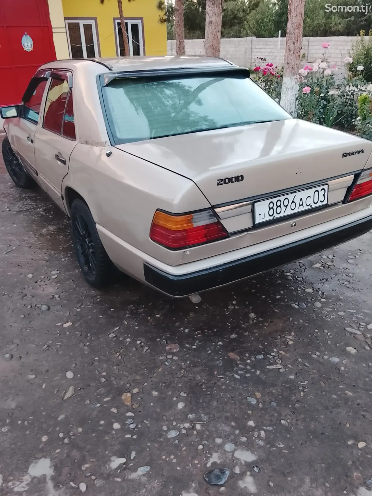 Mercedes-Benz W124 1986 · 2.0 MT