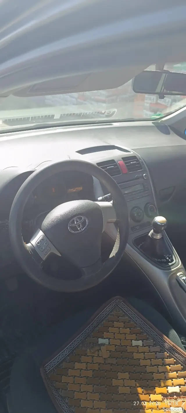 Toyota Auris 2008 · 1.4 MT