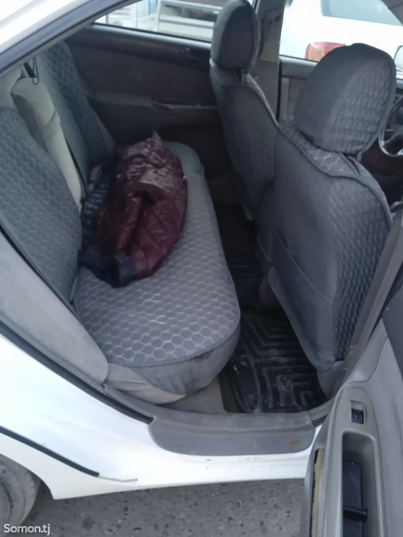 Toyota Camry 2004 · 3.0 AT