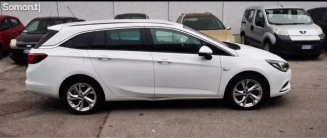 Opel Astra K 2018 · 1.6 MT