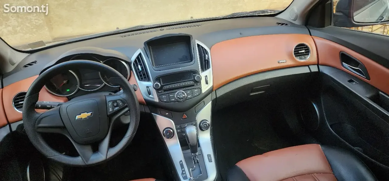 Chevrolet Cruze 2015 · 1.8 AT