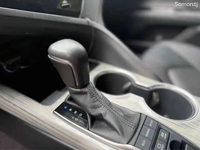 Toyota Camry 2018 · 2.5 AT