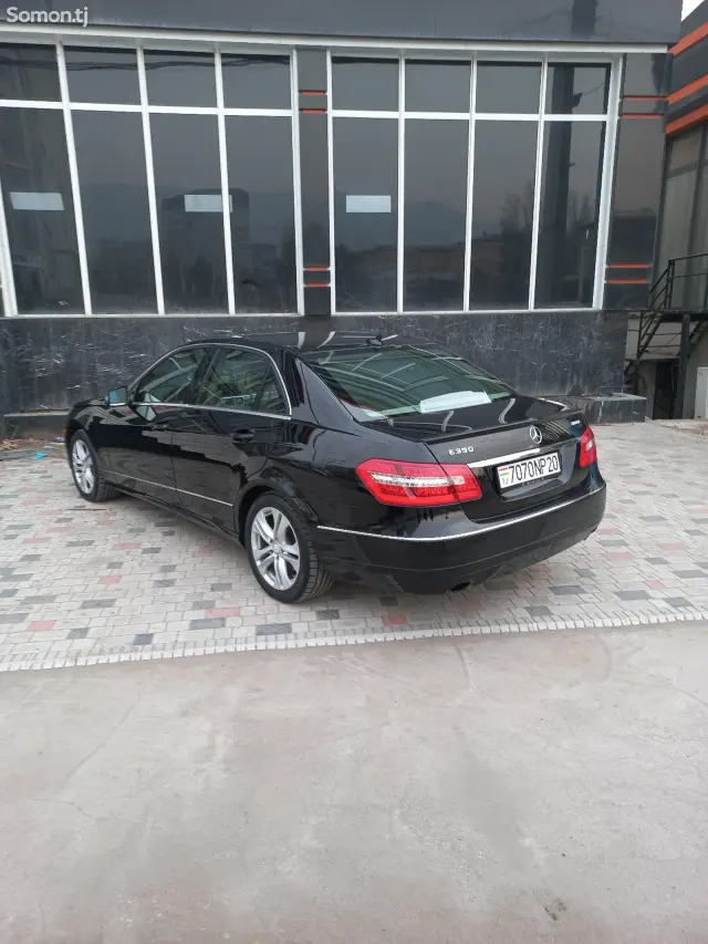Mercedes-Benz E class 2011 · 3.5 AT