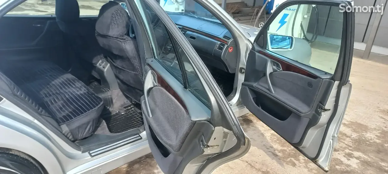 Mercedes-Benz E class 1998 · 2.3 MT
