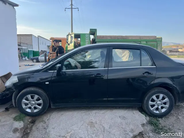 Nissan Tiida 2008 · MT