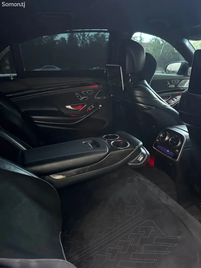 Mercedes-Benz S class 2015 · 5.0 AT