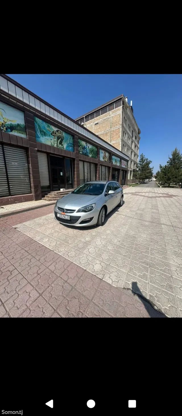 Opel Astra J 2014 · 1.4 MT