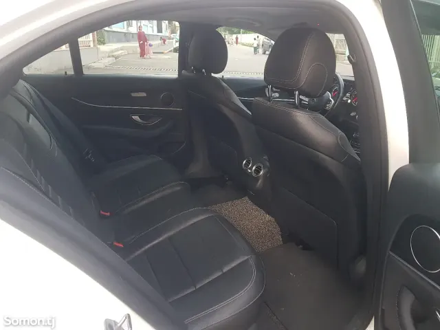 Mercedes-Benz E class 2018 · 2.2 AT