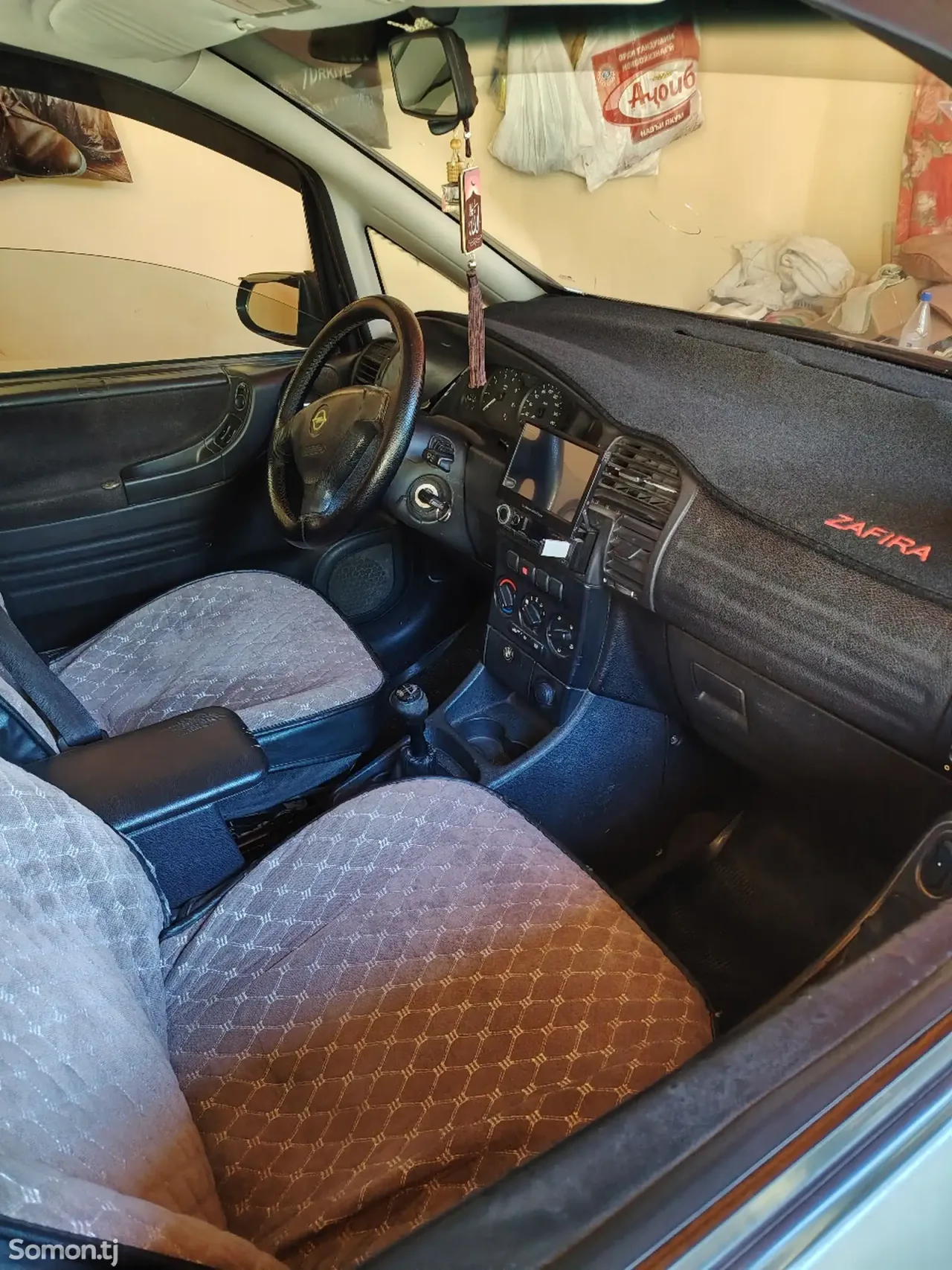 Opel Zafira 2000 · 1.6 MT