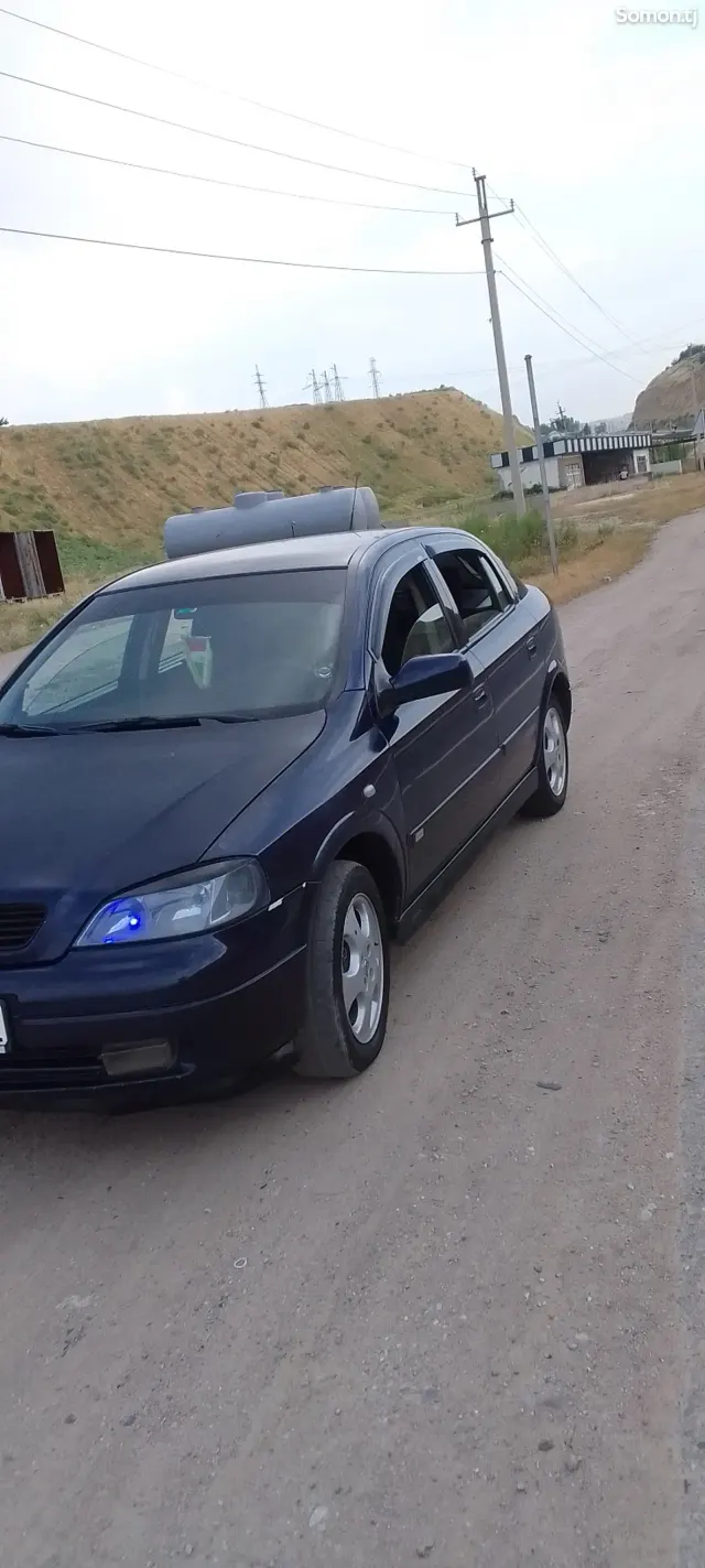Opel Astra J 1999 · 1.6 MT
