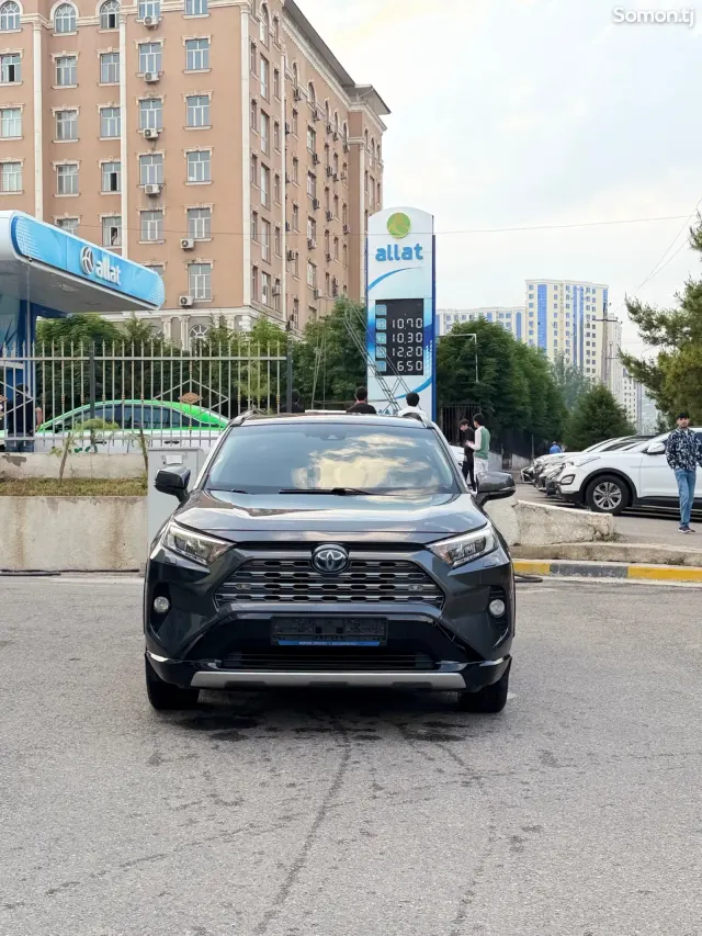 Toyota RAV 4 2020 · 2.5 AT