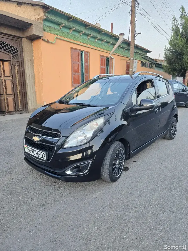 Chevrolet Spark 2014 · 1.0 AT