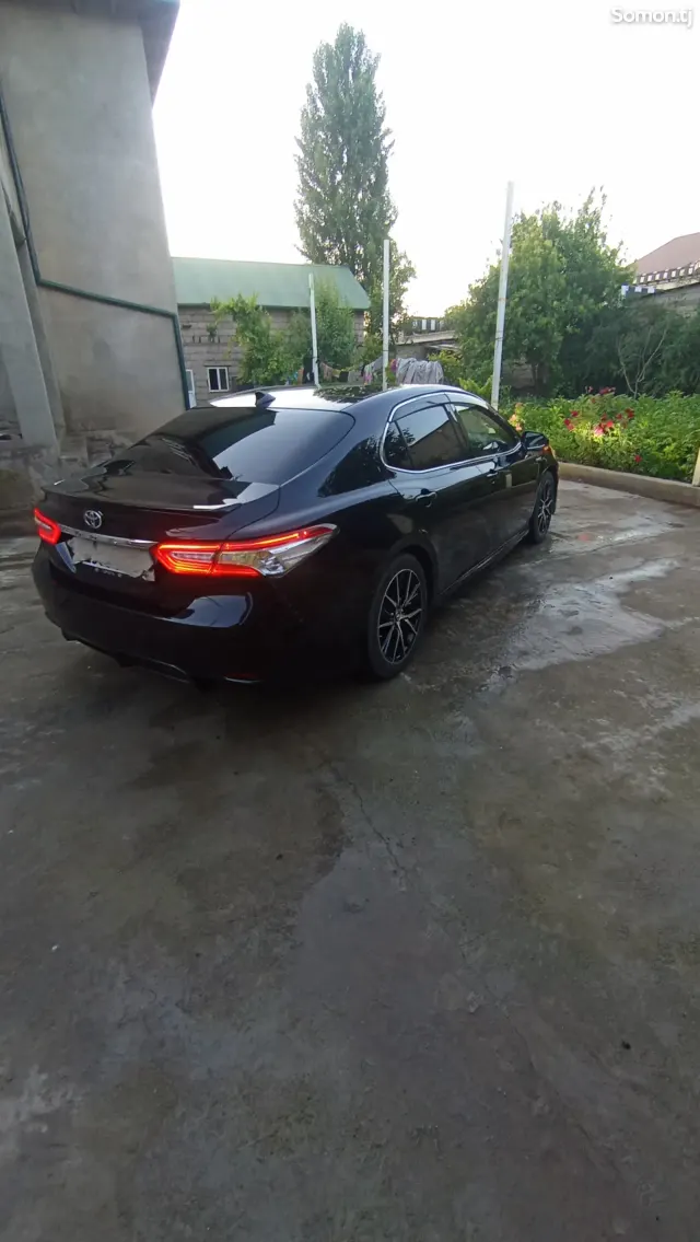 Toyota Camry 2018 · 2.5 AT