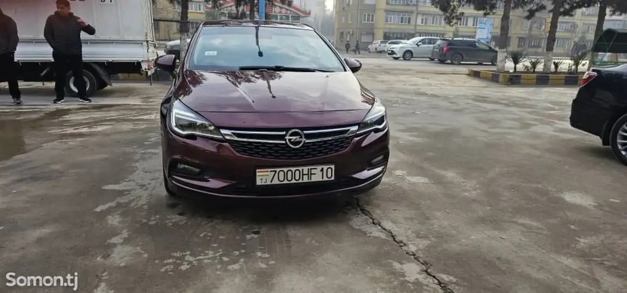 Opel Astra K 2017 · AT