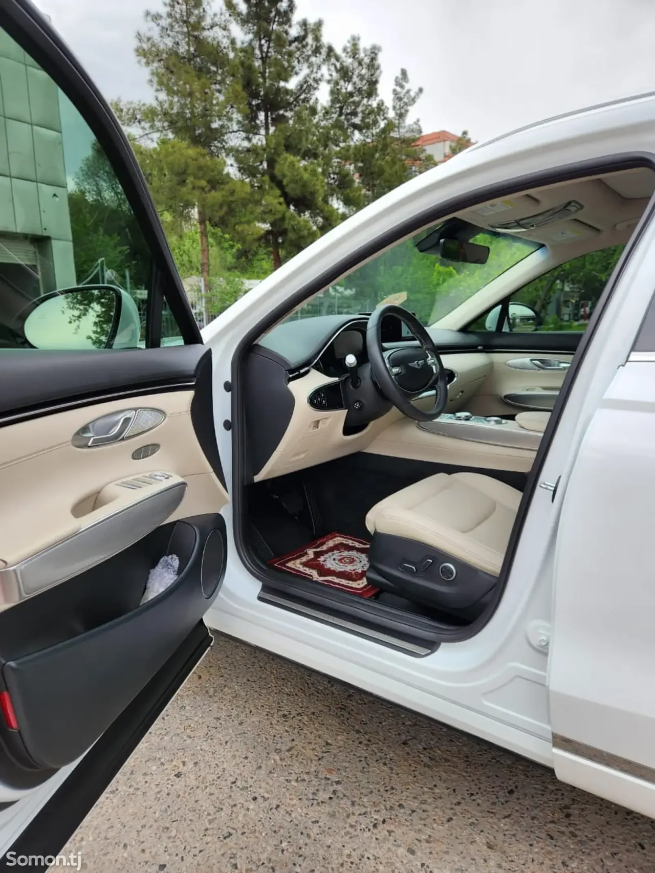 Hyundai Genesis 2024 · 2.5 AT