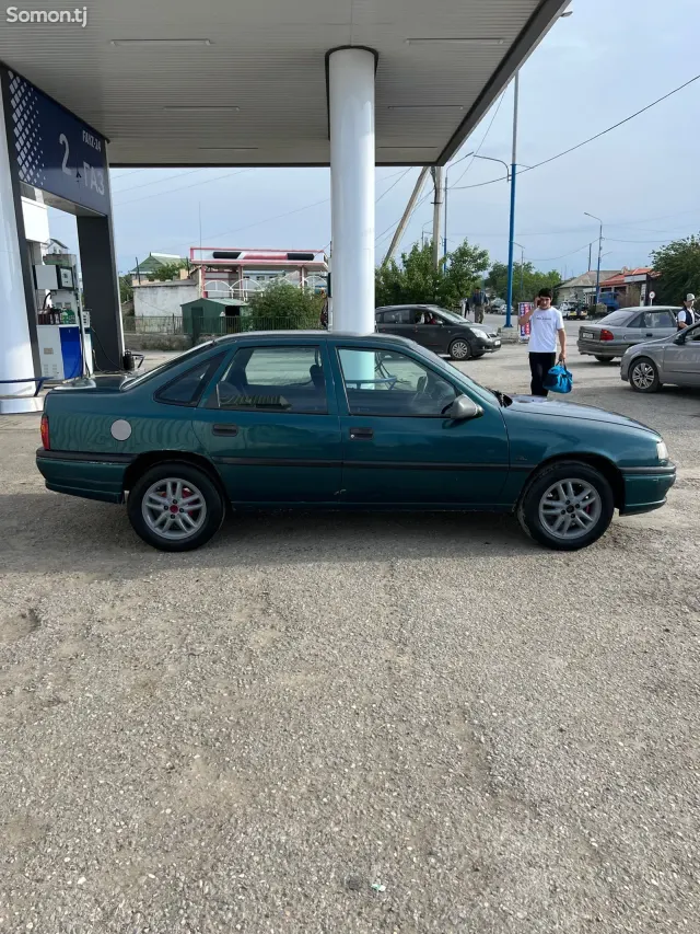 Opel Vectra A 1994 · 1.6 MT