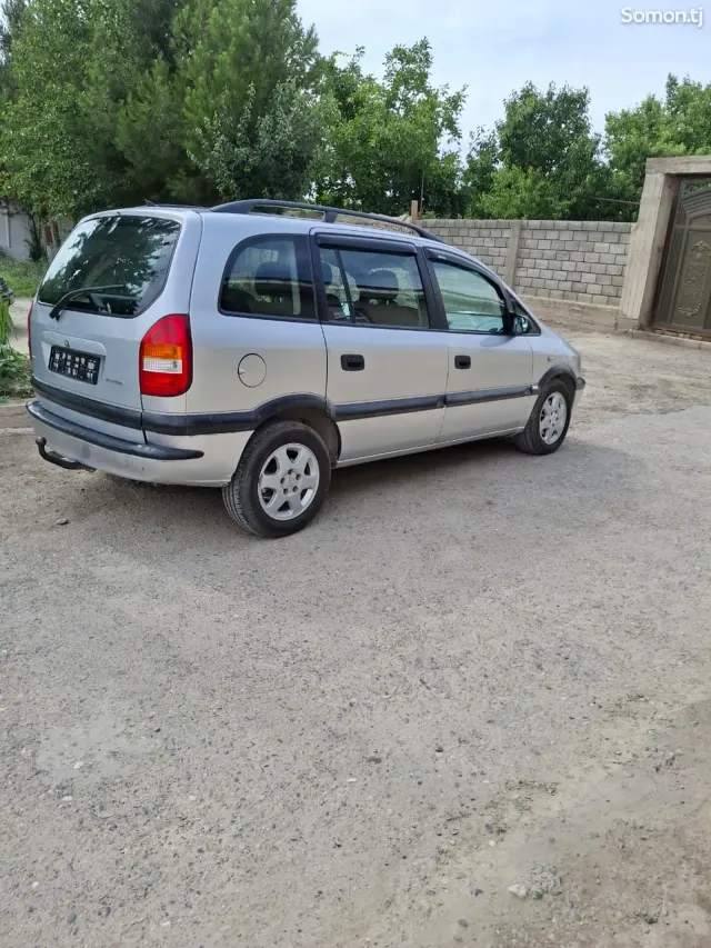 Opel Zafira 1999 · 1.8 MT