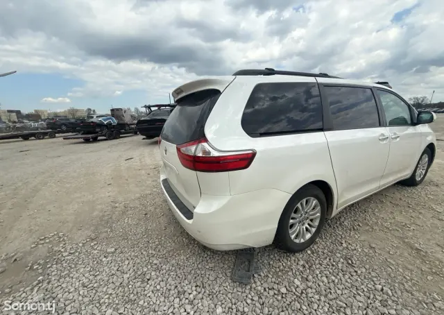 Toyota Sienna 2015 · 3.5 AT
